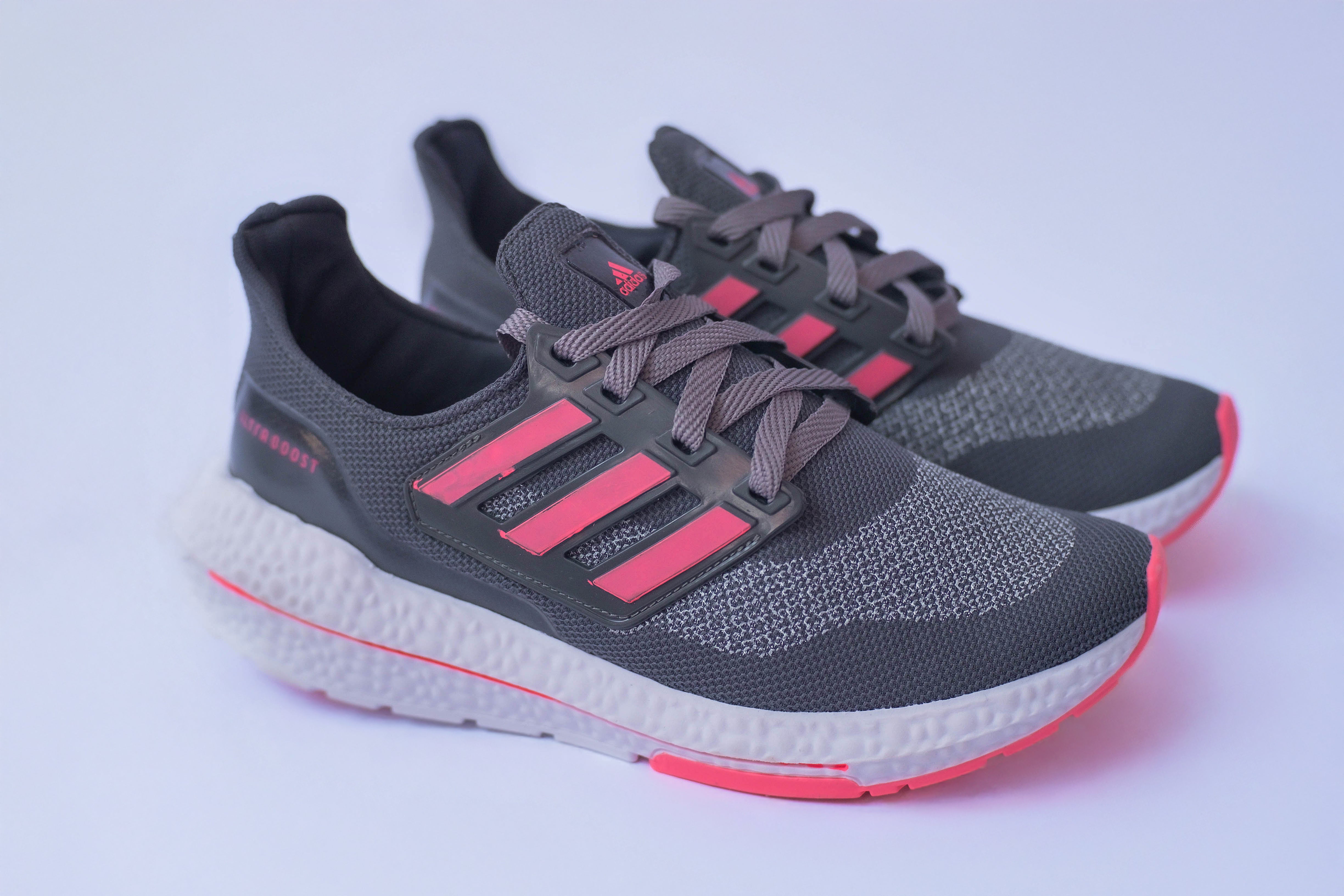 Tênis Esportivo Ultra Boost Fem